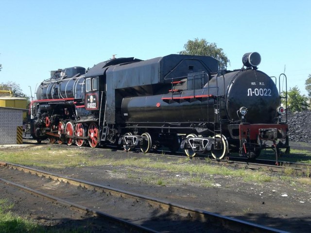 Знаменитый паровоз Л-0022 на ст.Ржава ЮВЖД после праздника на ст.Губкин.Август 2012 г..JPG